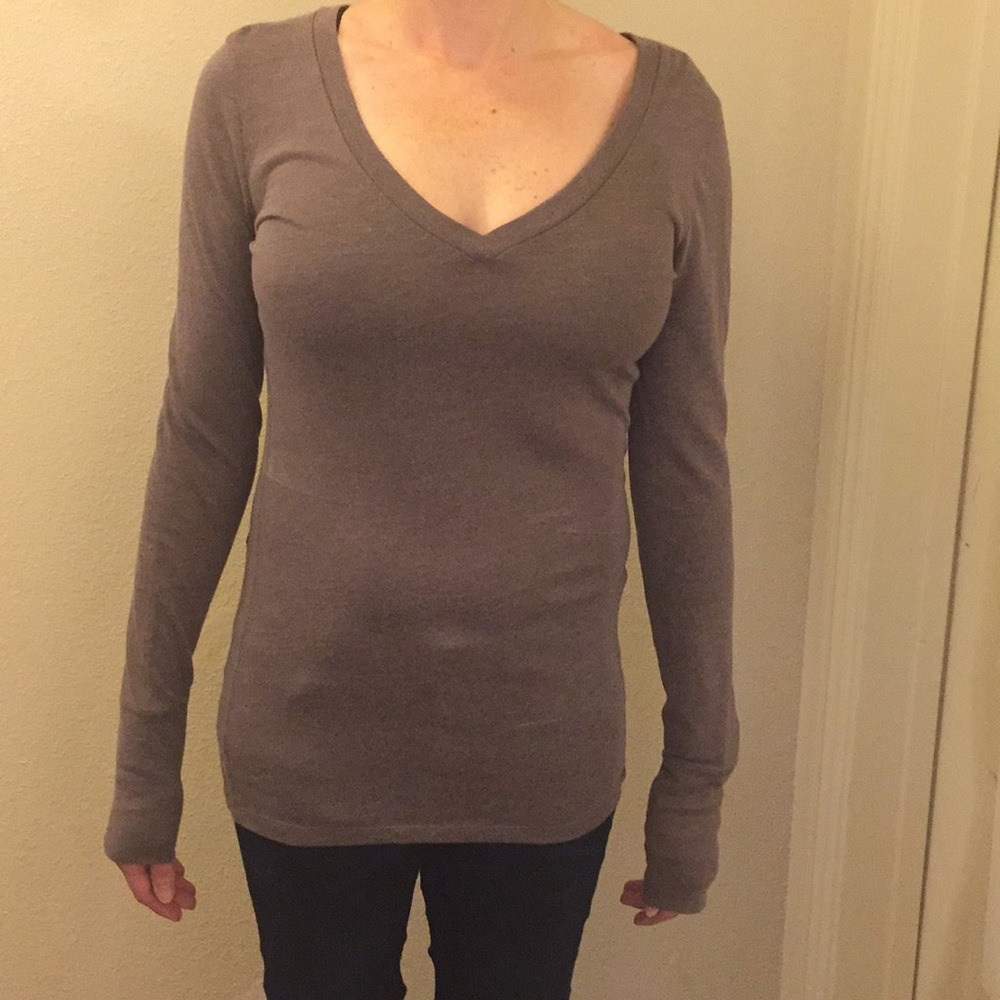 Brown v-neck long sleeve American Eagle shirt